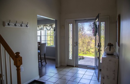 Pottsville House | Pottsville Mountain Home near Yuengling Brewery