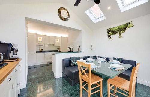 Holt House | Pound Cottage - Three Bedroom House, Sleeps 6