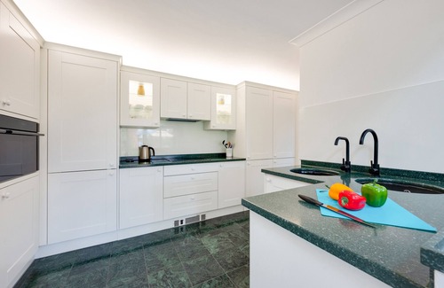 Holt House | Pound Cottage - Three Bedroom House, Sleeps 6