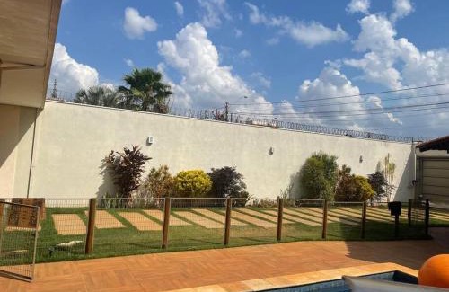 Jaboticabal House | Pousada e Edícula