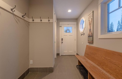 Silver Star Mountain Ski Chalet | Powder Peak