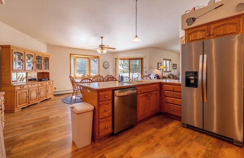 Powell House | Powell Farmstead Retreat- rural setting in town, dog friendly