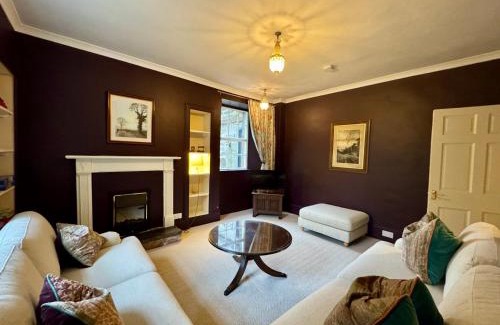 Tillicoultry Apartment | Powis House Mid Cottage