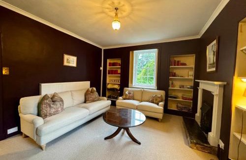 Tillicoultry Apartment | Powis House Mid Cottage