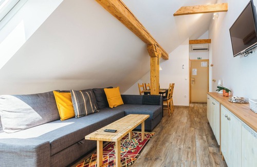 Radovljica Apartment | Pr'Jernejc agrotourism, 5km from Bled.