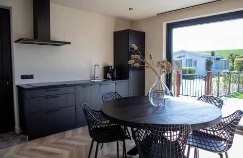 Baarland House | Prachtige bungalow op vakantiepark bij zee.