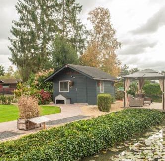 Geel Ski Chalet | Prachtige chalet Wabi Sabi aan het water!