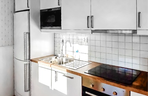 Sjotorp House | Practical cottage right on the shore of Lake Vänern.