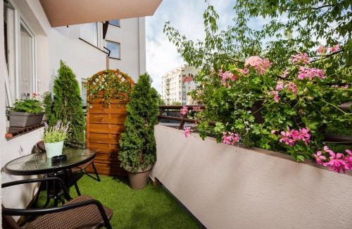 Praga Poludnie Apartment | Praga Komorska Delightful Apartment by BookingHost