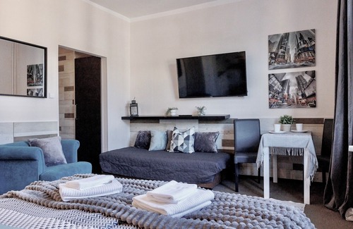 Stresovice Apartment | Prague Petite Price Penzion, Apartment 9, Sleeps 3, 10 min to Prague Center