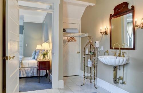 Fishers Bed & Breakfast | Prairie Guest House