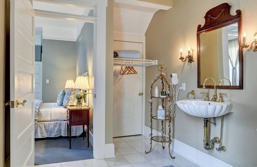 Fishers Bed & Breakfast | Prairie Guest House
