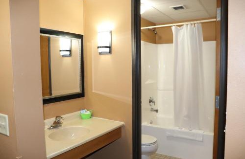 Holmen Hotel | Prairie Inn Holmen La Crosse Area