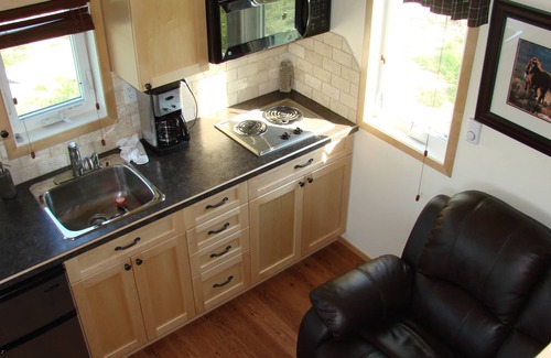 Fort Macleod Cabin | Prairie Rose Cottage with Private Hot Tub & Firepit