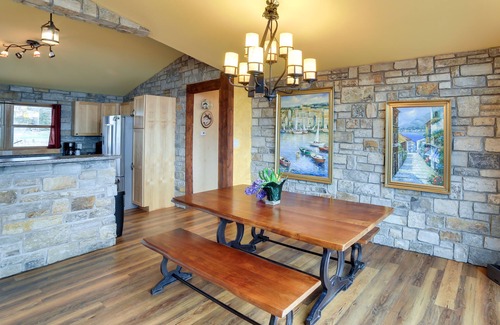 Garden House | Prairie-Style Home on Garden Bay w/Deck + Hot Tub