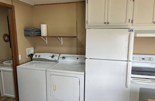 Belfield Cabin | Prairie Tiny Home near TRNP