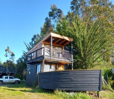 Cobquecura Villa | Preciosa mini-casa-bote bien ubicada y linda vista