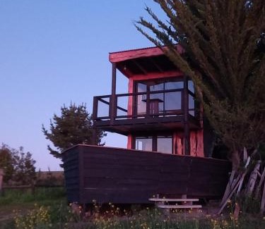 Cobquecura Villa | Preciosa mini-casa-bote bien ubicada y linda vista