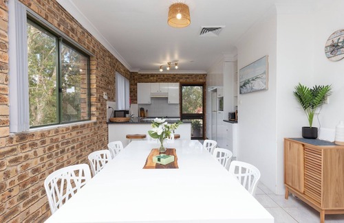 Hawks Nest House | Prelude Penthouse – stroll to the beach