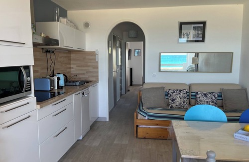 Plage d'Argeles Apartment | Première Ligne sur la Plage Piscine Vue mer Les Pieds Dans L'eau!