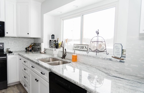 Grove City House | Premier #1 Home Near Grove City & Slippery Rock Univ., Safari, Outlets, Amish
