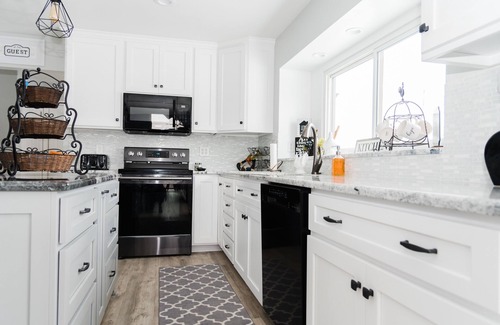 Grove City House | Premier #1 Home Near Grove City & Slippery Rock Univ., Safari, Outlets, Amish