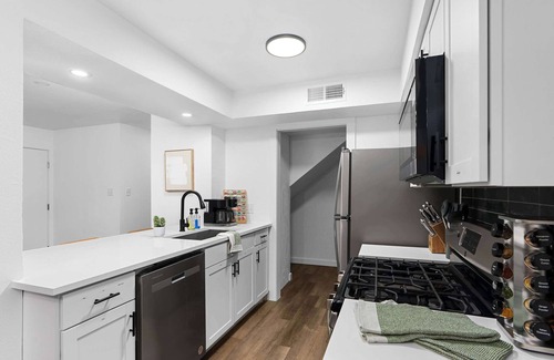 South Lamar House | Premier Access to Zilker Park & South Congress