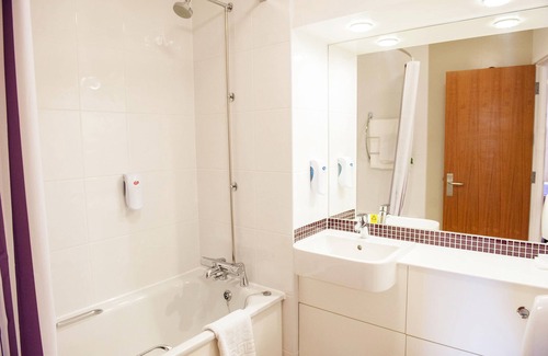 Gilmorton Hotel | Premier Inn Coventry East - M6 J2