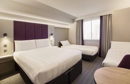 Hanger Hill Hotel | Premier Inn London Hanger Lane