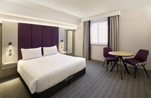 Hanger Hill Hotel | Premier Inn London Hanger Lane