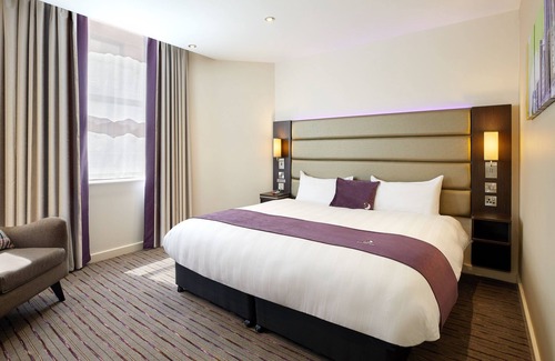 Burghfield Hotel | Premier Inn Reading - Grazeley Green
