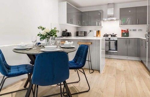 Rushmoor District Apartment | Premium 1 bed 1 bath APT in Aldershot, Parking