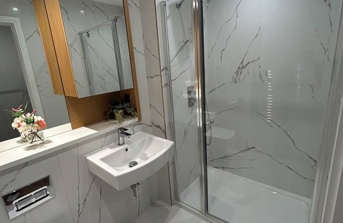 Hanger Hill Apartment | Premium 2 Bed - Near Hanger Lane Station Sky Sport And Movies