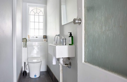 Redfern House | Premium 3 Bed Terrace with parking