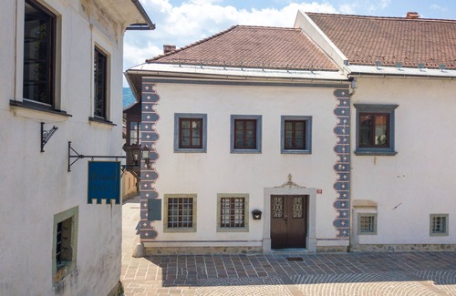 Radovljica Apartment | Premium Apartment for 6 in the city of the sun