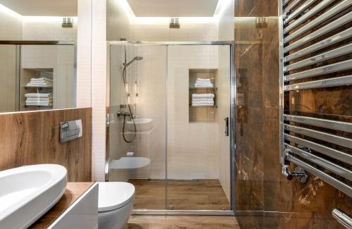 Krakow Apartment | Premium Apartment for Jewish Quarter & Old Town plus Pool