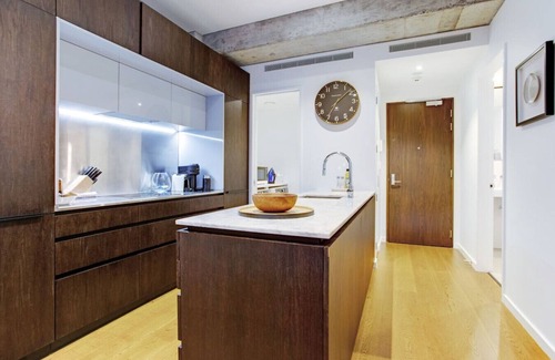 Grafton Apartment | Premium Cityscape Abode w Skytower view & Parking