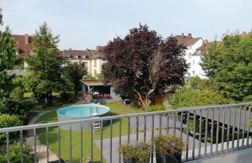 Zweibruecken Apartment | Premium Ferienwohnung "Christine ", Zentrale ruhige Stadtlage 100 QM Ebenerdige Dusche Terasse Kaminofen