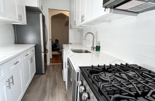Tremont Apartment | Premium Mount Hope Apartment - 30 Mins from Midtown