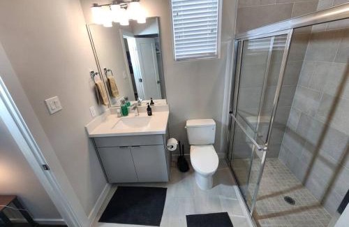 Uptown Apartment | Premium Zen Galleria Townhome Sleeps 8