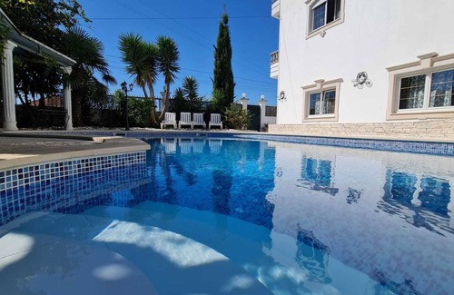 Arnal House | President Residence in Villa☆ (10-13 Guests) by Silver Village Residence