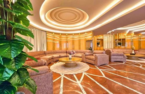Al Danah Apartment | Presidential Penthouse: Vintage Italian Elegance