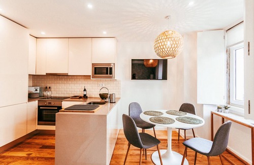 Linda-a-Velha Apartment | Prestige Apartment By Gt House