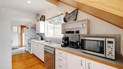 Pretty Beach House | 'Pretty Beach Bay Vista' by Accom Holidays