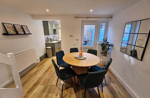 Canterbury House | Pretty City Centre Cottage