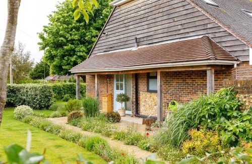 Bosham House | Pretty Coastal Home in Bosham Close to Water