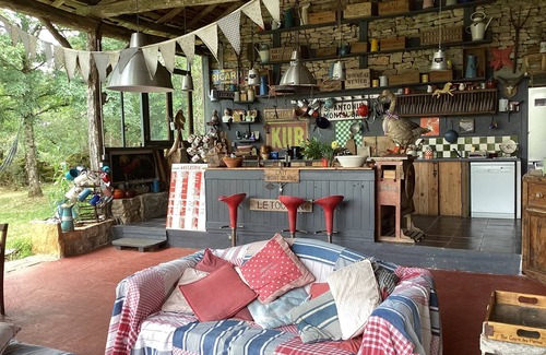 Saint-Antonin Noble Val House | Pretty country house near Saint Antonin with large outdoor living room