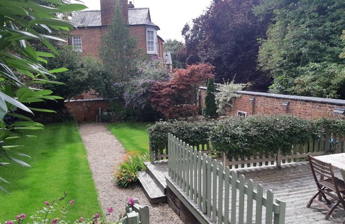 Oakham Cottage | Pretty Georgian cottage with large private walled garden