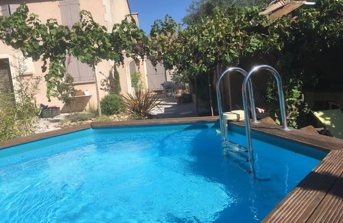 Jonquerettes House | Pretty giteen provence accepts pets