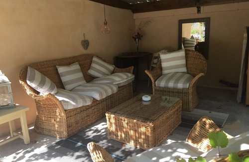 Jonquerettes House | Pretty giteen provence accepts pets